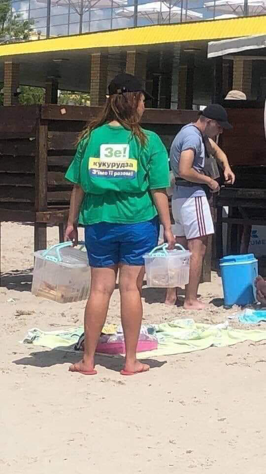 Зе!кукуруза: торговцы на Азовском море эксплуатируют имя президента (фото)